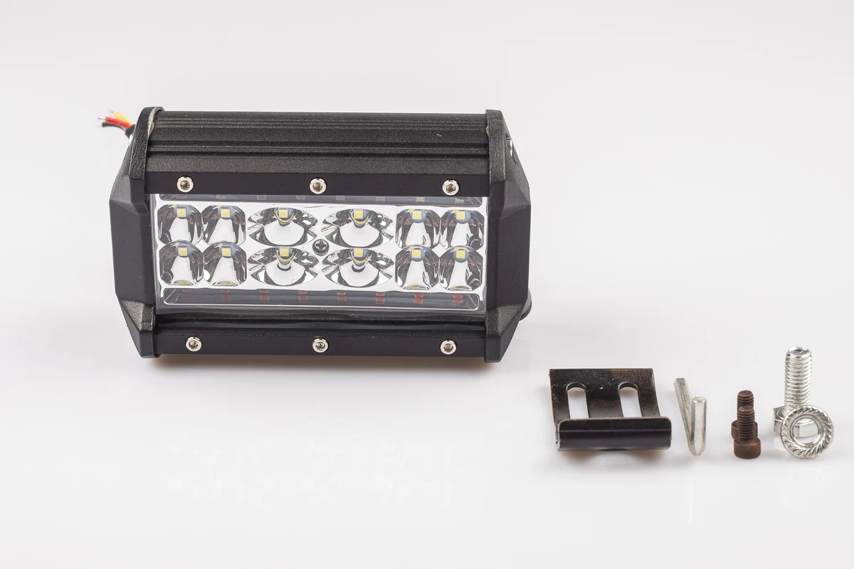 Par de Barras Led Strobe Emergencia 28 LEDS 13.8CM ROJO/AZUL